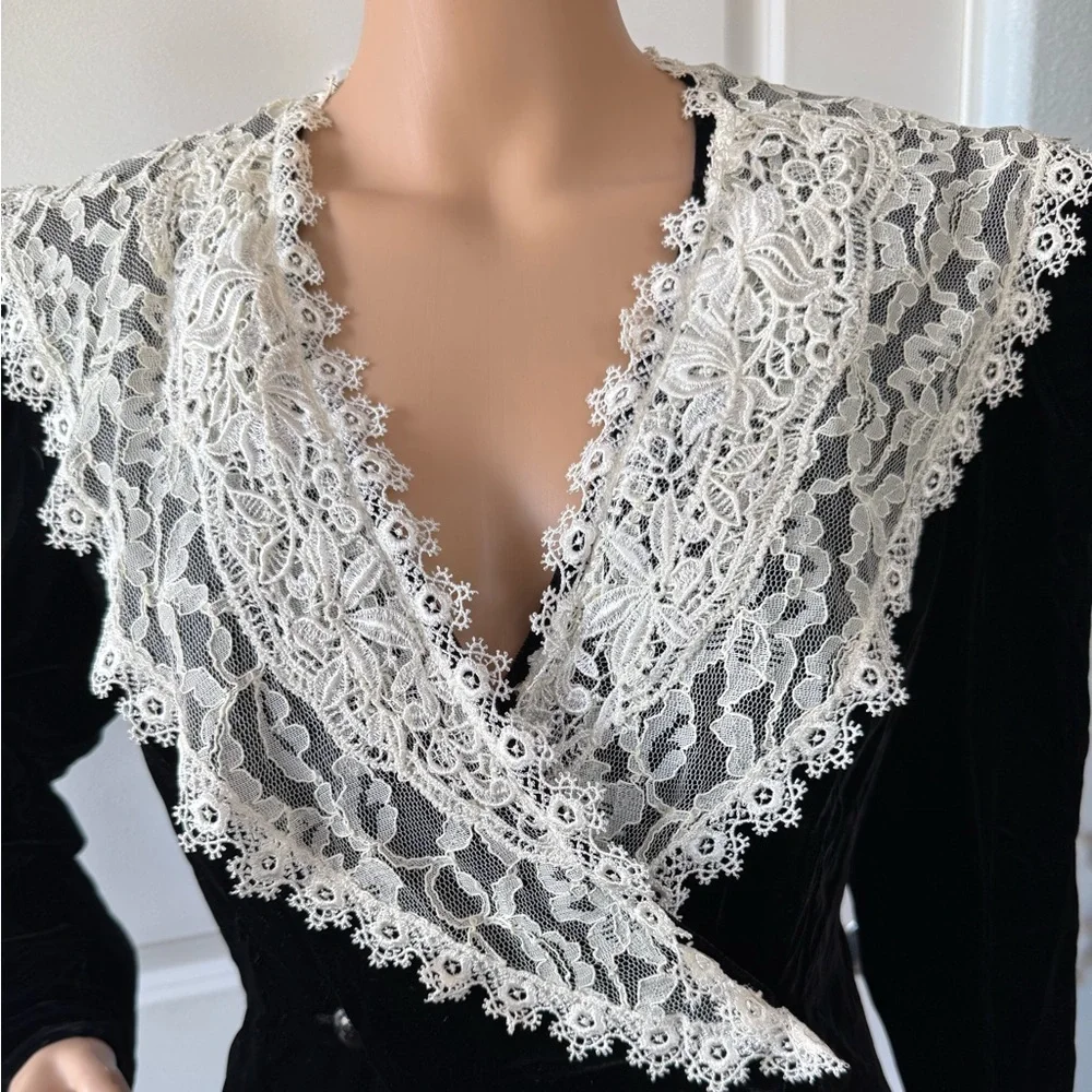 Vintage 90s | Cachet | black with ivory lace collar coquette velvet blazer S 🖤 - Picture 5 of 12